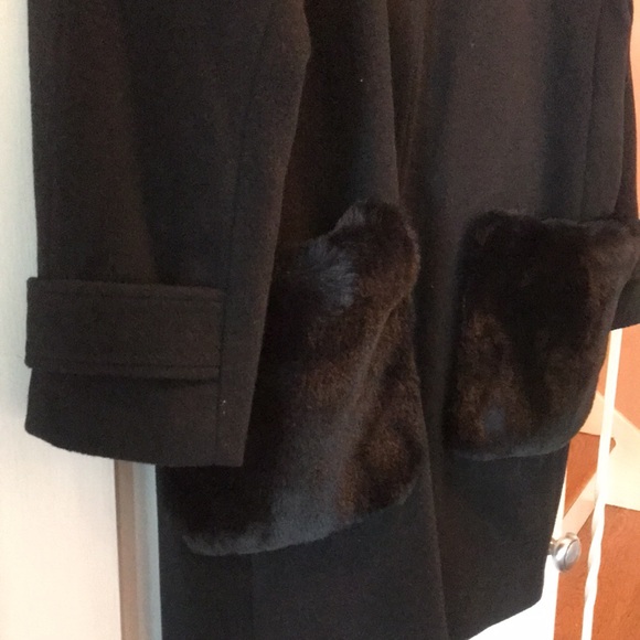 DKNY walker coat with faux fur patch pockets, worn once! - Picture 5 of 8